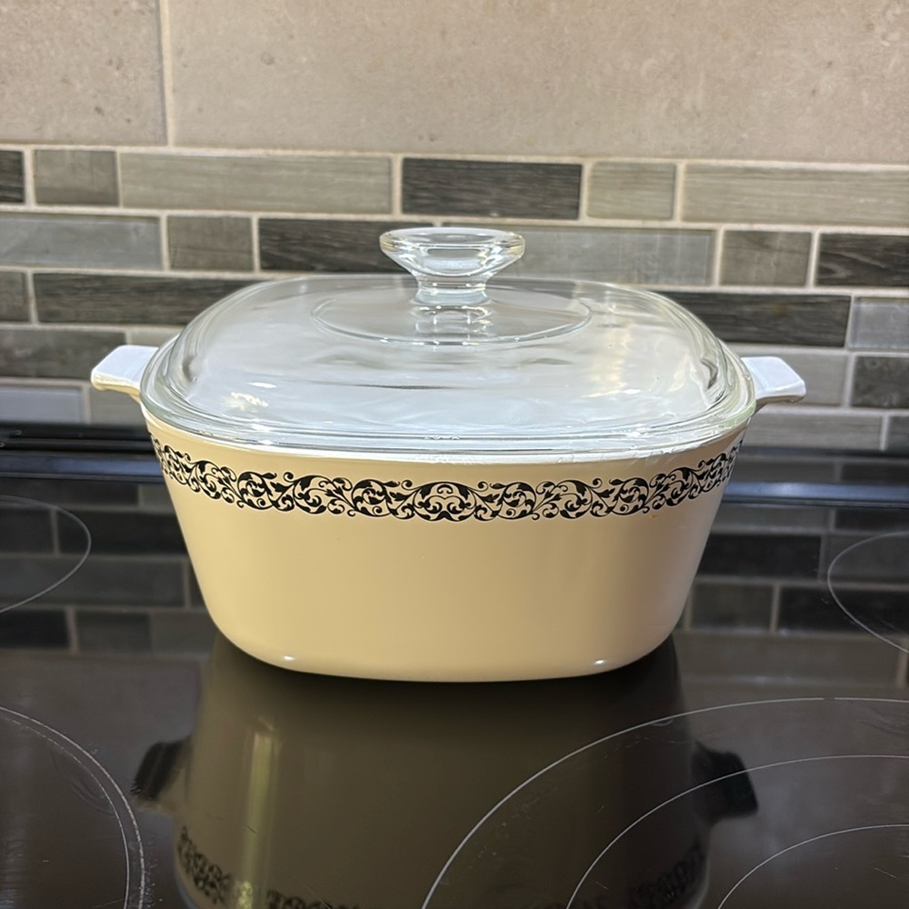 Very rare VINTAGE Corningware Platinum Filigree Dutch Oven w Lid. EUC